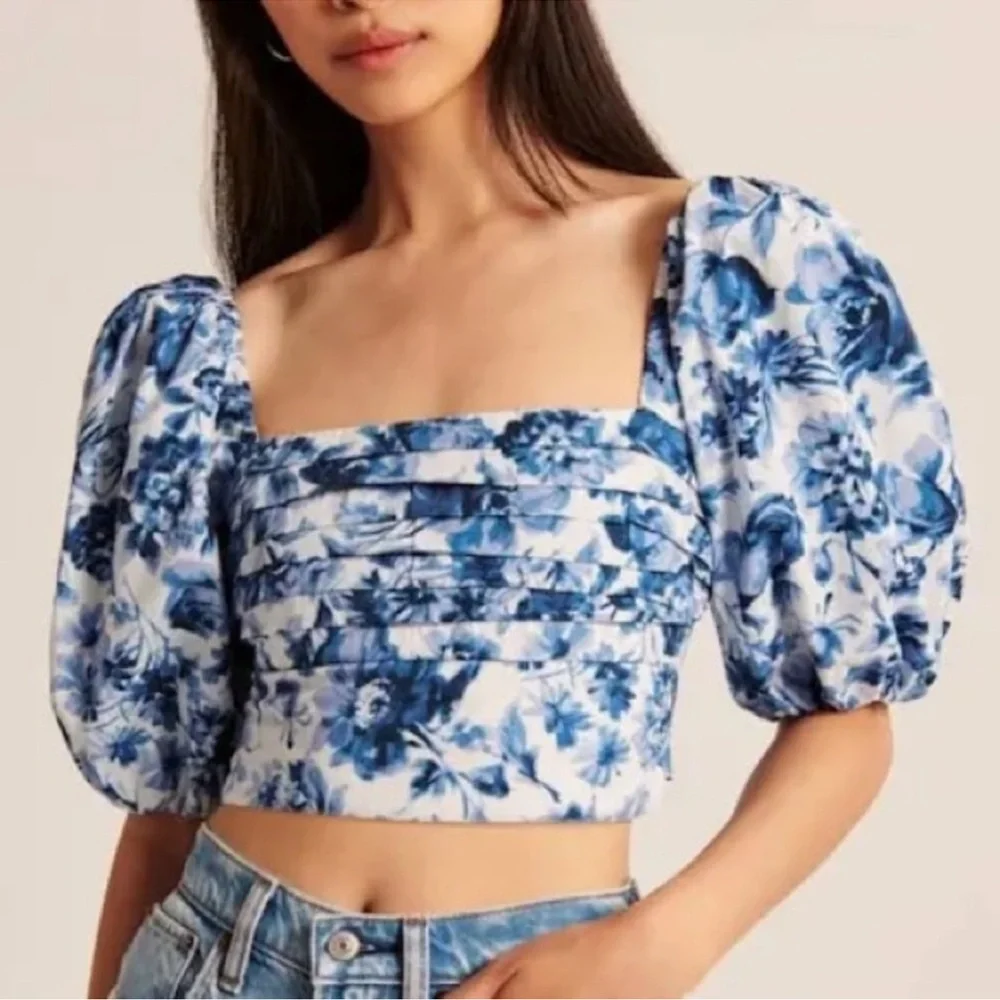 Abercrombie & Fitch Blue and White Floral Puff-Sleeve Crop Top
